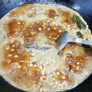 Mom Teaches Me to Stew Soy Beans with Trotters recipe