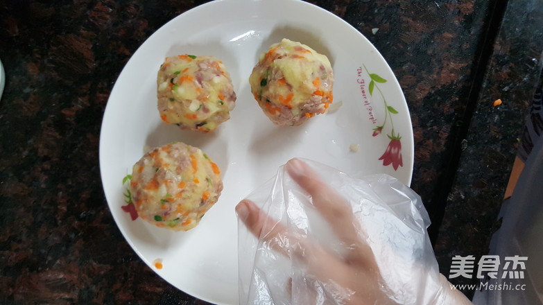 Potato Cakes with Minced Meat and Mixed Vegetables (reduced Fat Version) recipe