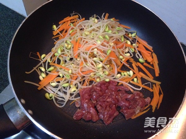 Soy Sprouts Fried Noodles recipe