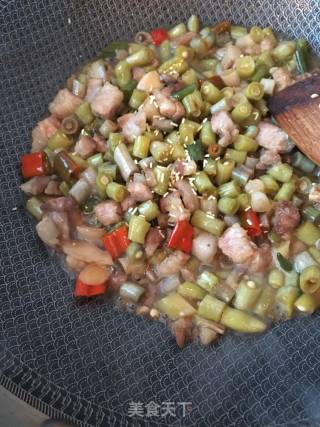 Stir-fried Capers with Diced Pork recipe