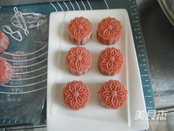 Lotus Seed Cranberry Snowy Mooncakes recipe