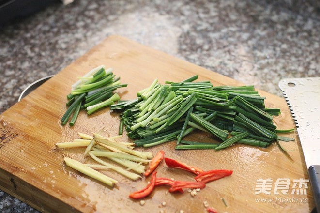 Stir-fried Shrimp with Leek recipe