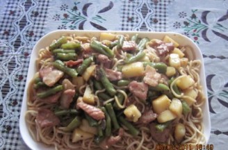 Braised Noodles with Beans and Potatoes