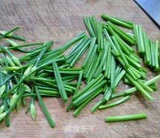 Fried Noodles with Chives and Fresh Squid recipe