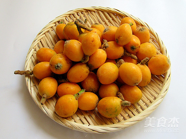 Loquat Lily and White Fungus Soup recipe