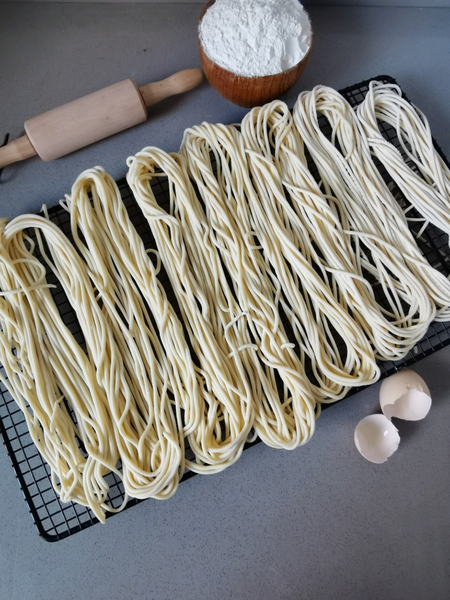 Homemade Noodles with Eggs, The Roots are Firm and Smooth recipe