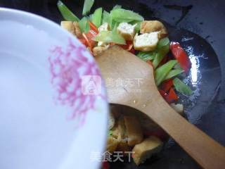 Fried Tofu with Red Pepper Oil and Lettuce recipe