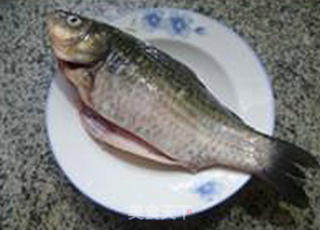 Grilled River Crucian with Garlic recipe