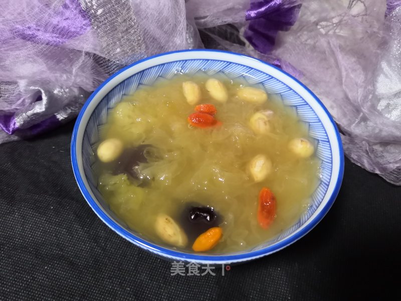 Peanuts, Red Dates and Tremella Soup recipe
