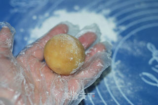 Mooncake with Lotus Seed Paste and Egg Yolk recipe