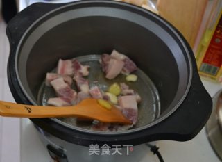 Pork with Lotus Root in Clay Pot recipe