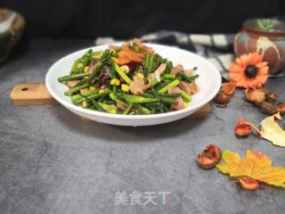 Stir-fried Cured Chicken Drumsticks with Garlic Moss recipe