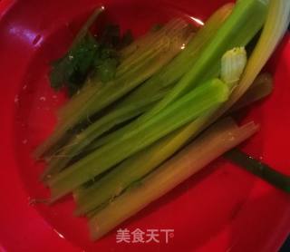 #蛋美食# Egg Skin Mixed with Celery recipe
