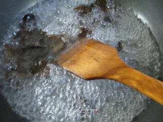 Stir-fried Chicken Festive with Black Fungus and Lao Tofu recipe