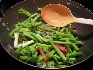 Stir-fried Cowpea with Pork Neck recipe