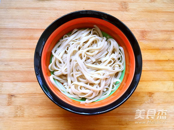 Noodles with Colored Pepper Sauce recipe