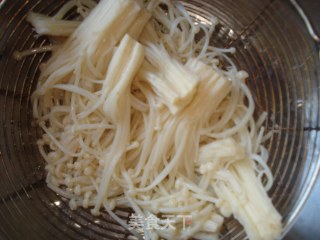 #春食野菜香#pour Oil with Chives and Enoki Mushrooms recipe