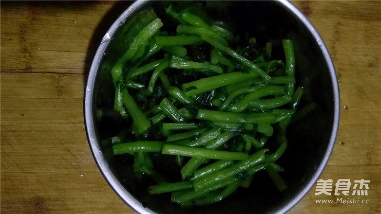 Home-cooked Cold Dish: Sesame Sauce Wormwood Stem recipe