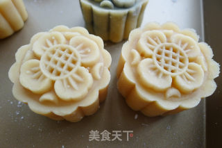 Cantonese-style Moon Cakes recipe