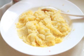 Egg Yolk Mashed Potato Salad recipe