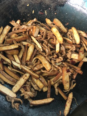 Celery Shredded Pork Sauteed Dry recipe