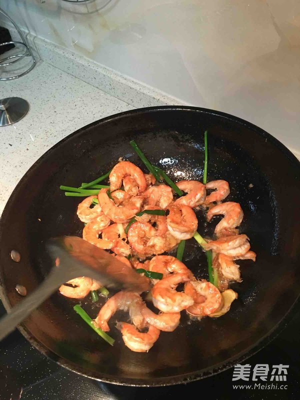 Stir-fried Garlic Shrimp with Ginger and Scallion recipe