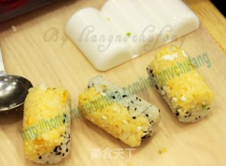 Japanese Style Two-color Delicious Seaweed Shaped Rice Ball recipe