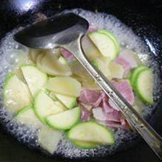 Stir-fried Potatoes with Bacon and Zucchini recipe