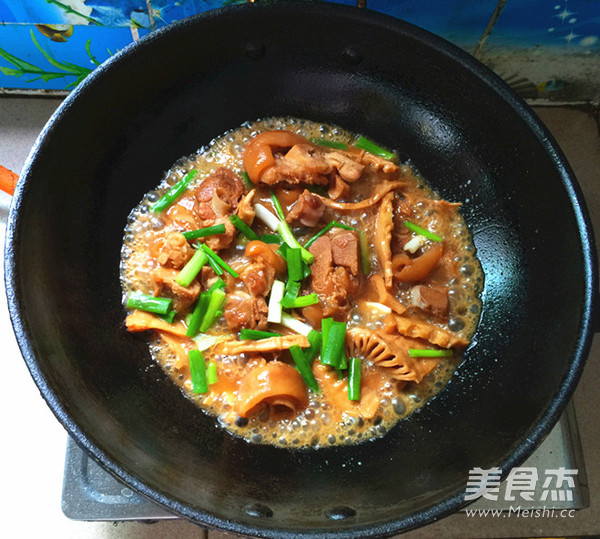 Braised Pork Trotters with Dried Bamboo Shoots recipe