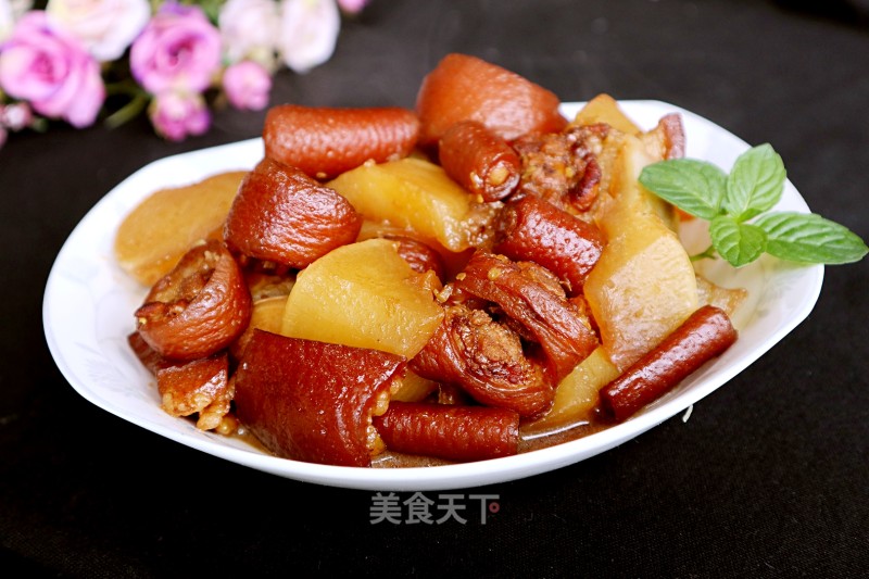Stewed Radish with Pig Tail recipe