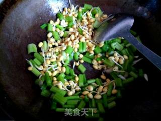 Celery and Soy Sprouts Stir-fried Pork recipe