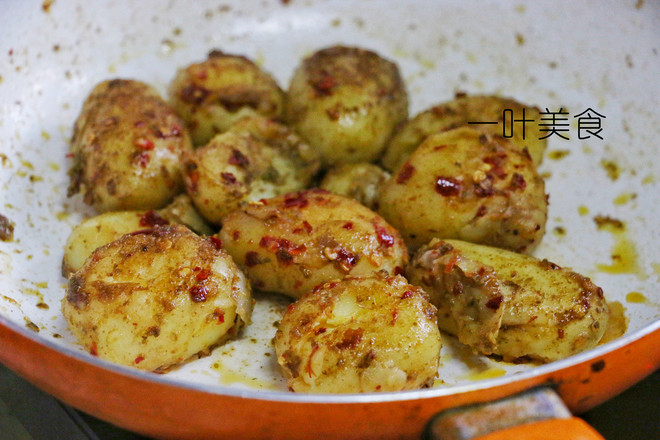 Pan-fried Crispy Small Potatoes recipe