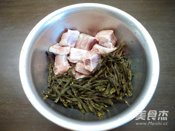Steamed Pork Ribs with Dried Cowpeas recipe