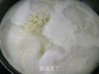 Hot Noodles with Sesame Paste recipe