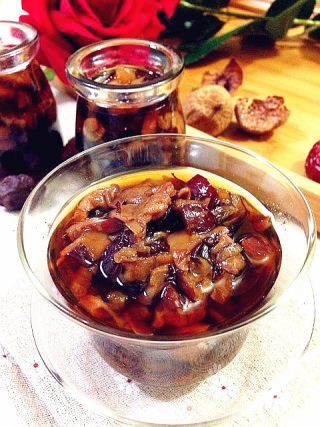 Essential for Girls to Nourish Blood---longan Red Date Tea recipe
