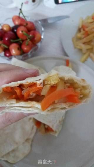 Potato Rolls, Chicken Rolls, Fried Three Shreds of Chicken Shreds, Radish Shreds and Potato Shreds recipe