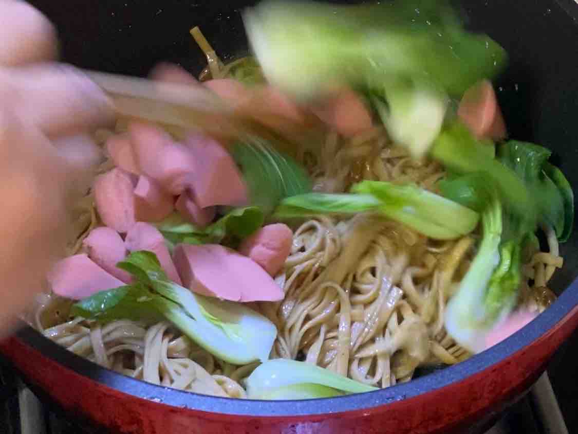 Stir-fried Soba Noodles with Spicy Clam Sauce recipe