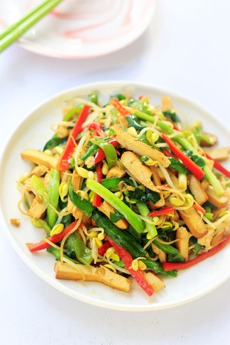 Stir-fried Soy Sprouts with Leek recipe