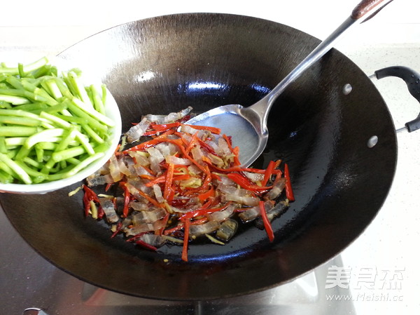 Stir-fried Bacon with Artemisia Quinoa recipe