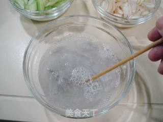 Stir-fried Shrimp Balls with Celery and Lily recipe