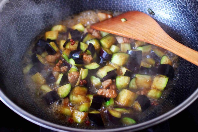 Stir-fried Diced Pork with Eggplant and Double Pepper recipe