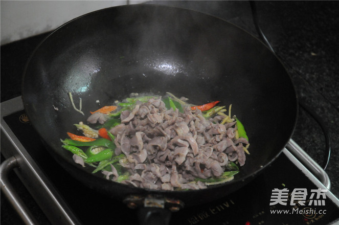 Dad’s Favorite Dish to Go with Alcohol---stir-fried Chicken Gizzard Flowers recipe