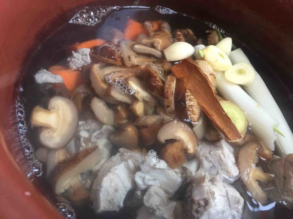 Pork Spine and Mushroom Soup recipe