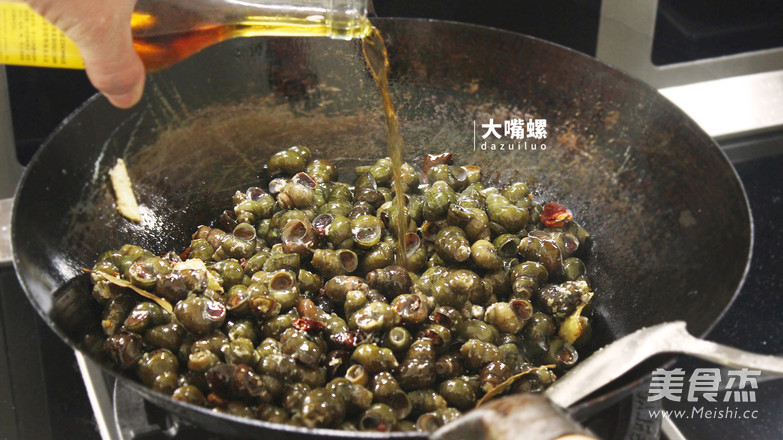 Fried Stone Snails with Basil 丨 Big Mouth Snails recipe