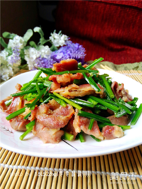 Stir-fried Pork with Leek Moss recipe