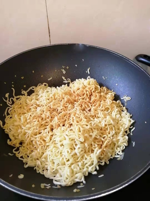 Fried Noodles with Sweet Potato Leaves recipe