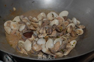 Sauce-flavored Clams recipe