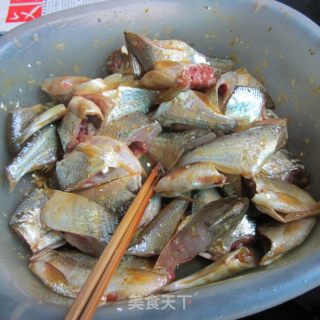 Spicy Garlic Fish with Cold Sauce recipe