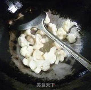 Stir-fried Cauliflower with Foie Gras in Rape recipe