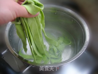 Delicious or Hand-rolled Noodles-two-in-one Hand-rolled Spinach Noodles recipe